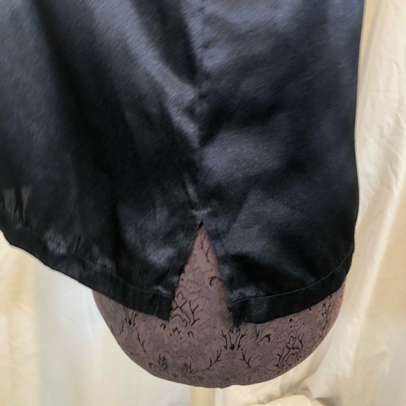 Vintage 1990s Jones NY Satin Sleeveless Blouse w/ Mandarin Collar & Toggle Clasp - Picture 4 of 10